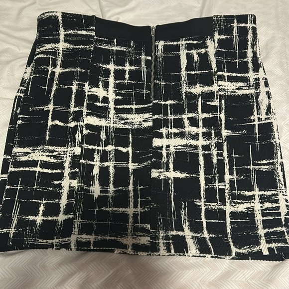 Eight Sixty Black & White Stretch Mini Skirt - Mediun - Picture 3 of 3
